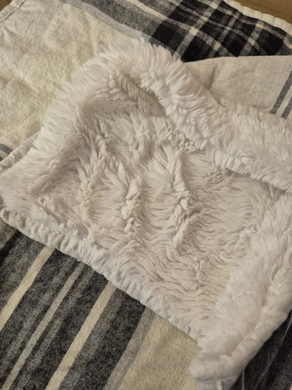 UGG Hooded Plaid Sherpa Pillow Case - Cream, Black & Gray - Picture 3 of 9